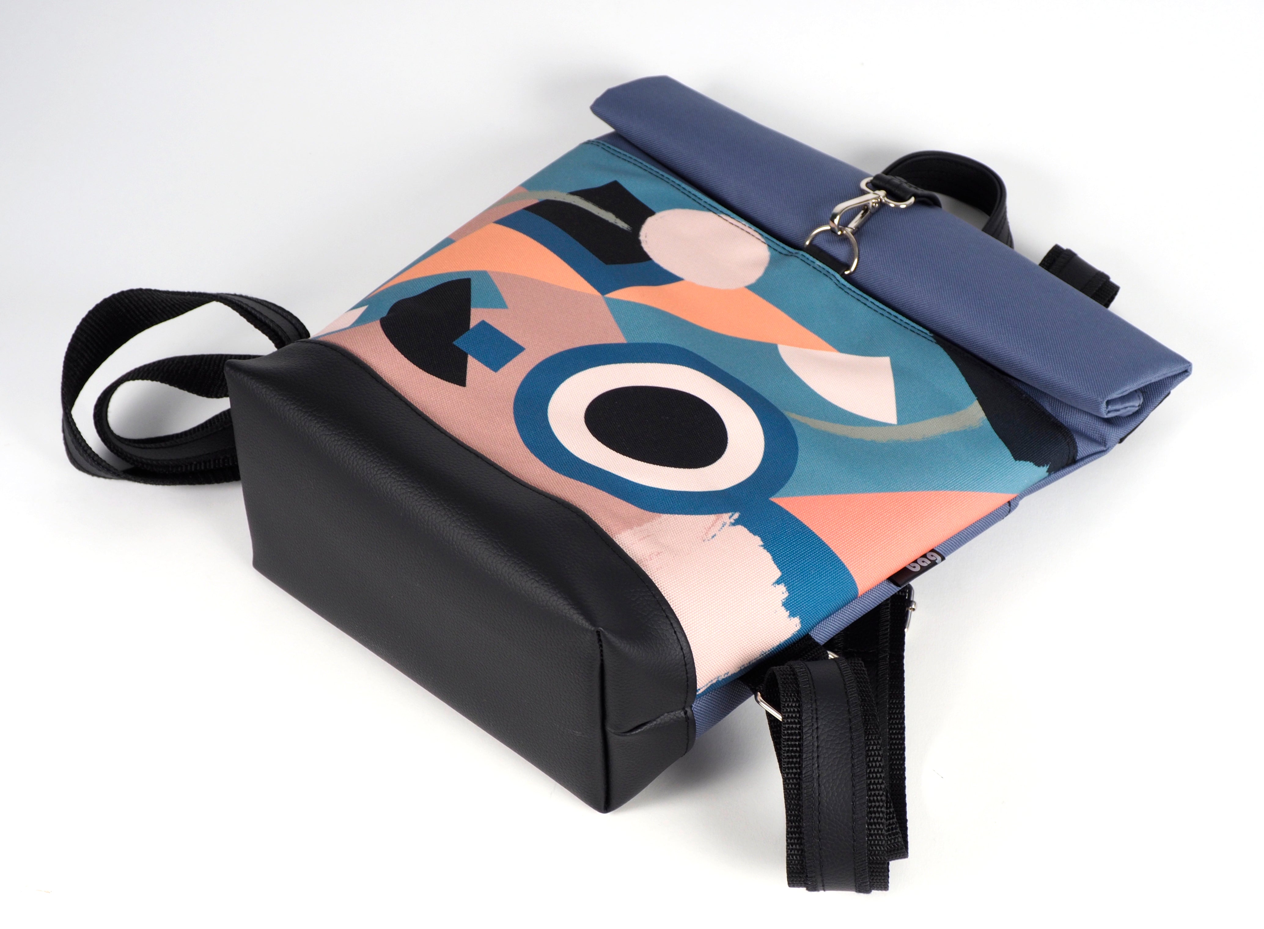 Bardo roll backpack - Blue geometric / 45.50 €